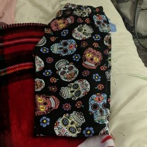 Skull leggings never worn